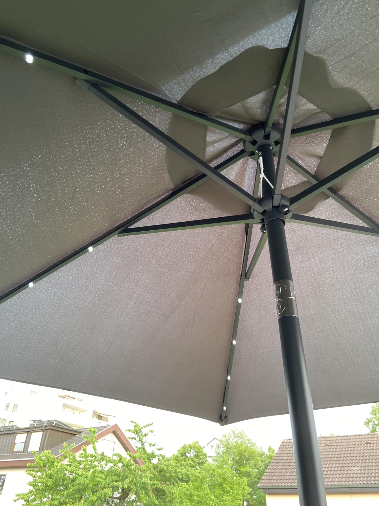 Schöner Schirm für Terrasse