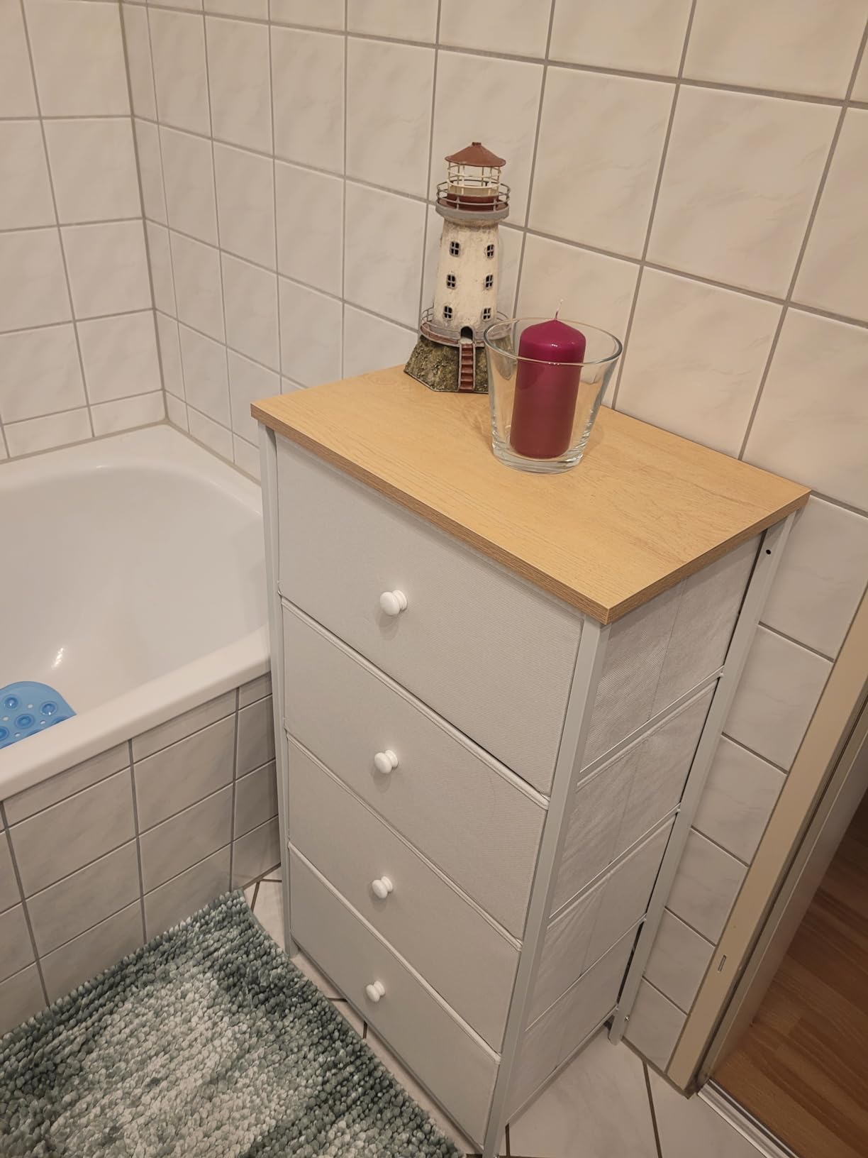 Eine Schublade schief