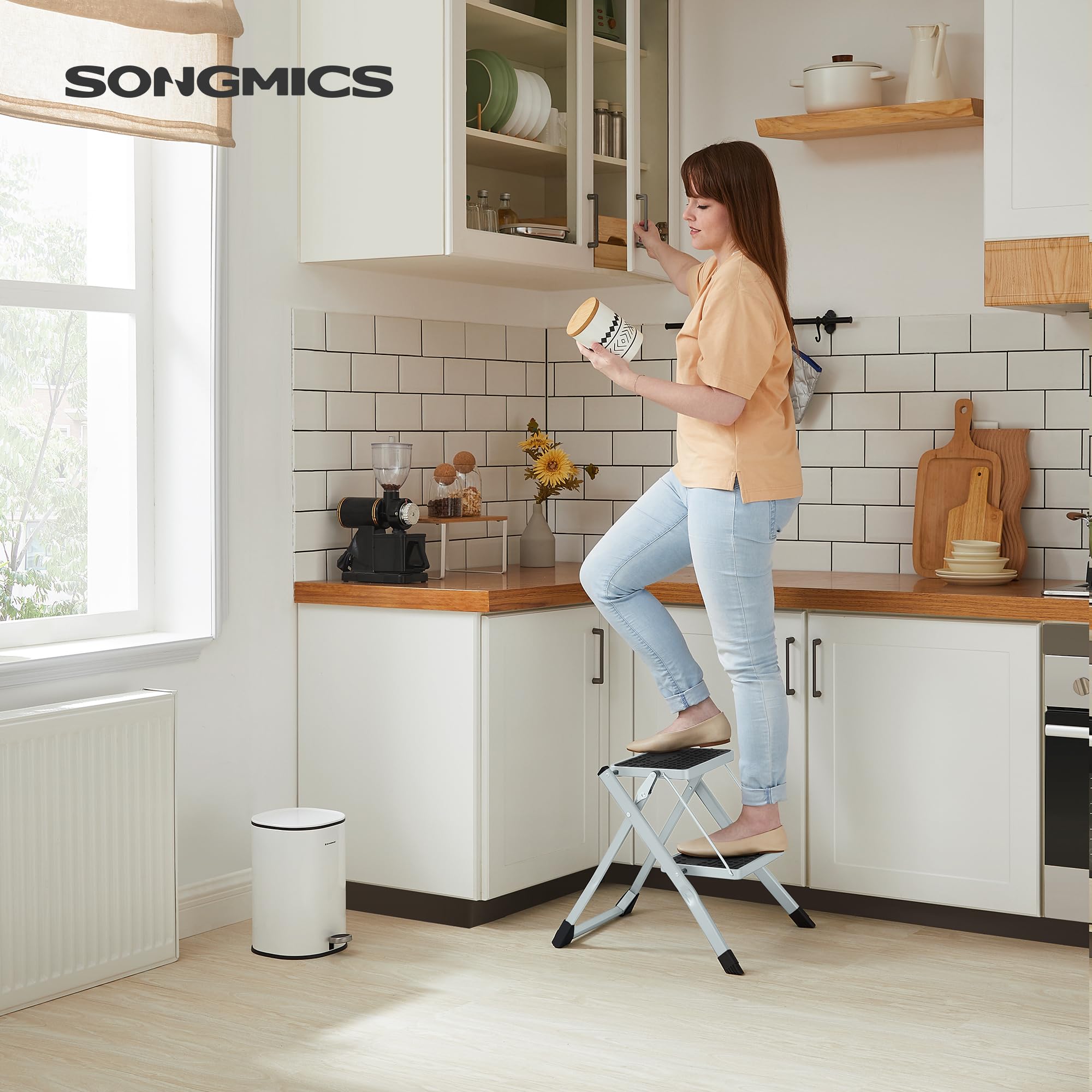 songmics-trittleiter-gsl02wt-mit-2-stufen-stahl-wei-schwarz image 2