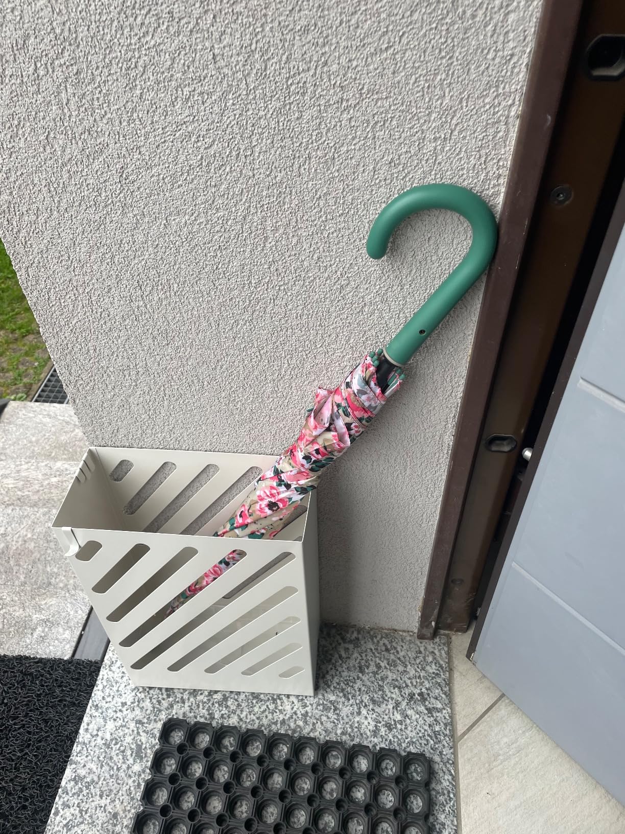 Für große Schirme etwas eng
