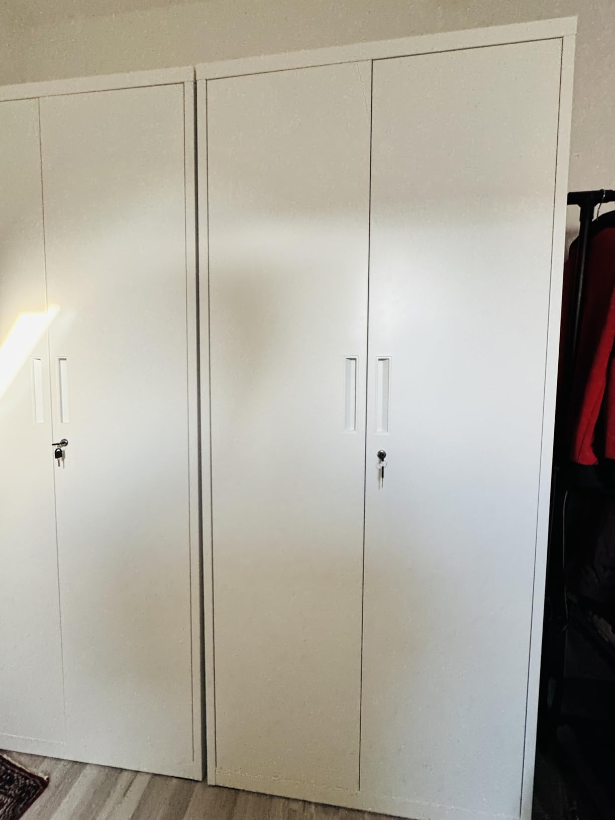 Stabiler Schrank fürs Büro
