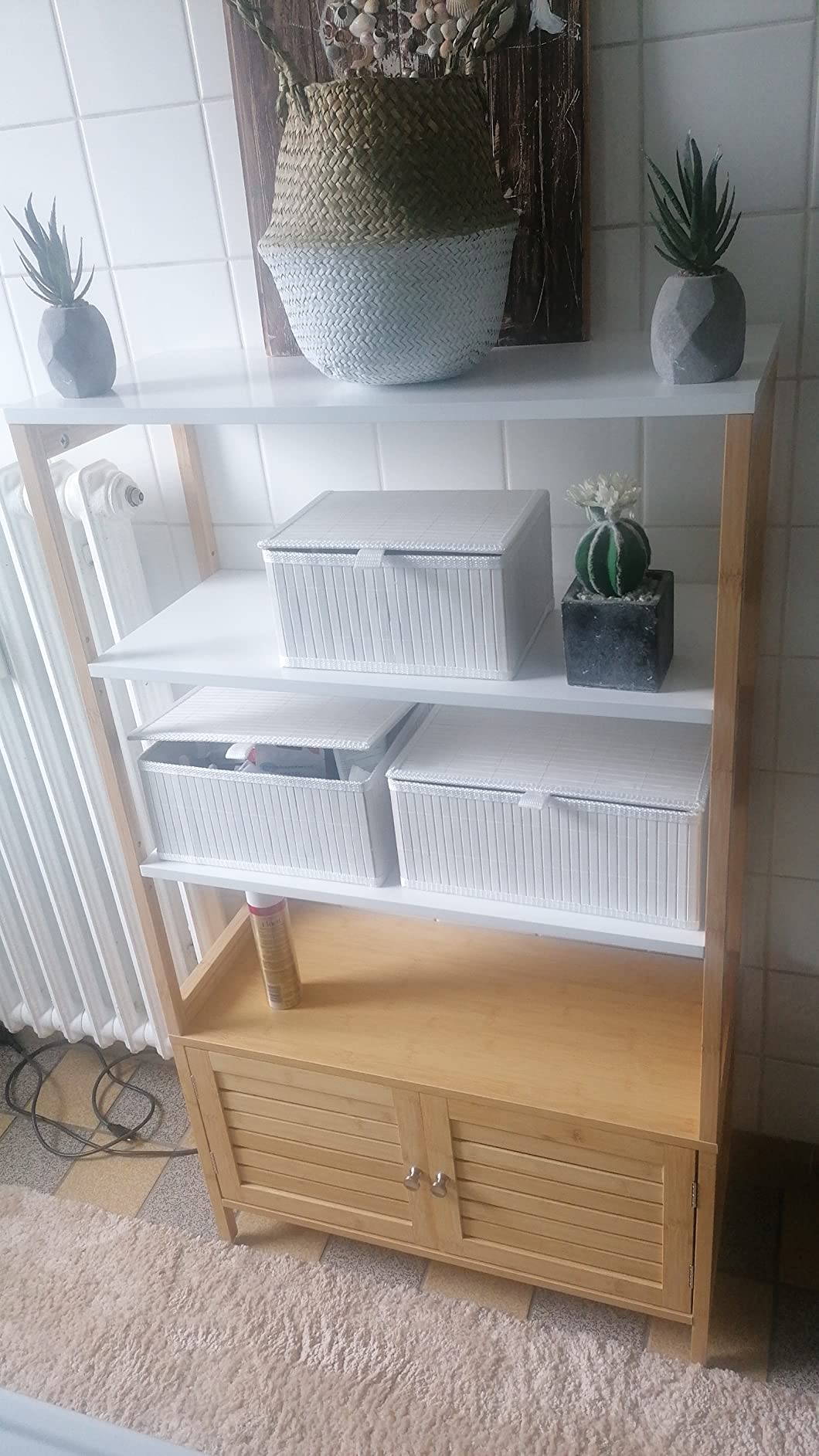 Schöner Schrank fürs Bad