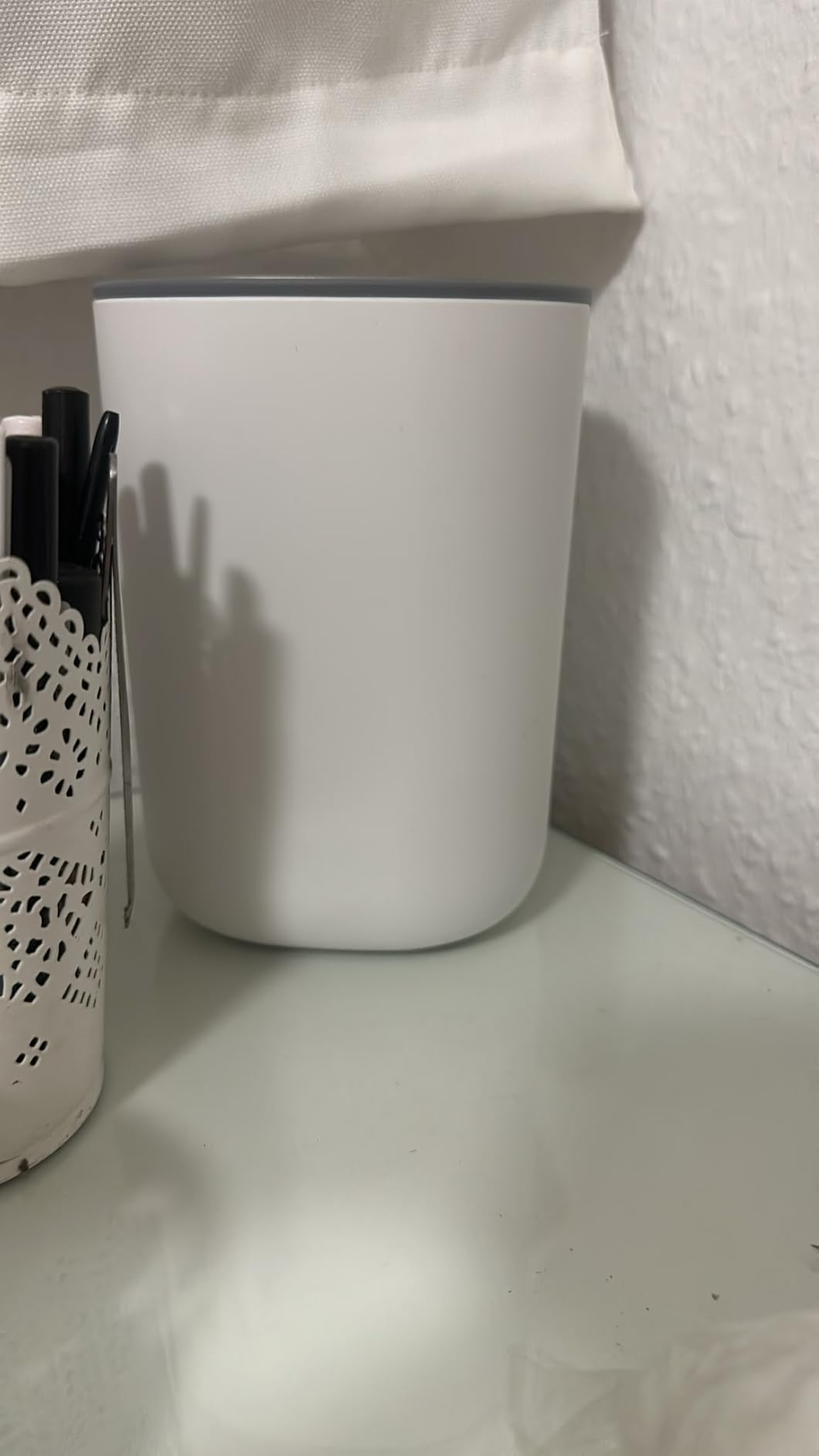 Schön, Delle am Rand