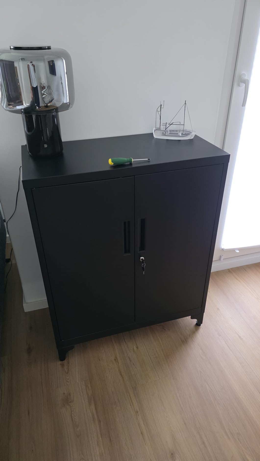 Solider Schrank fürs Büro