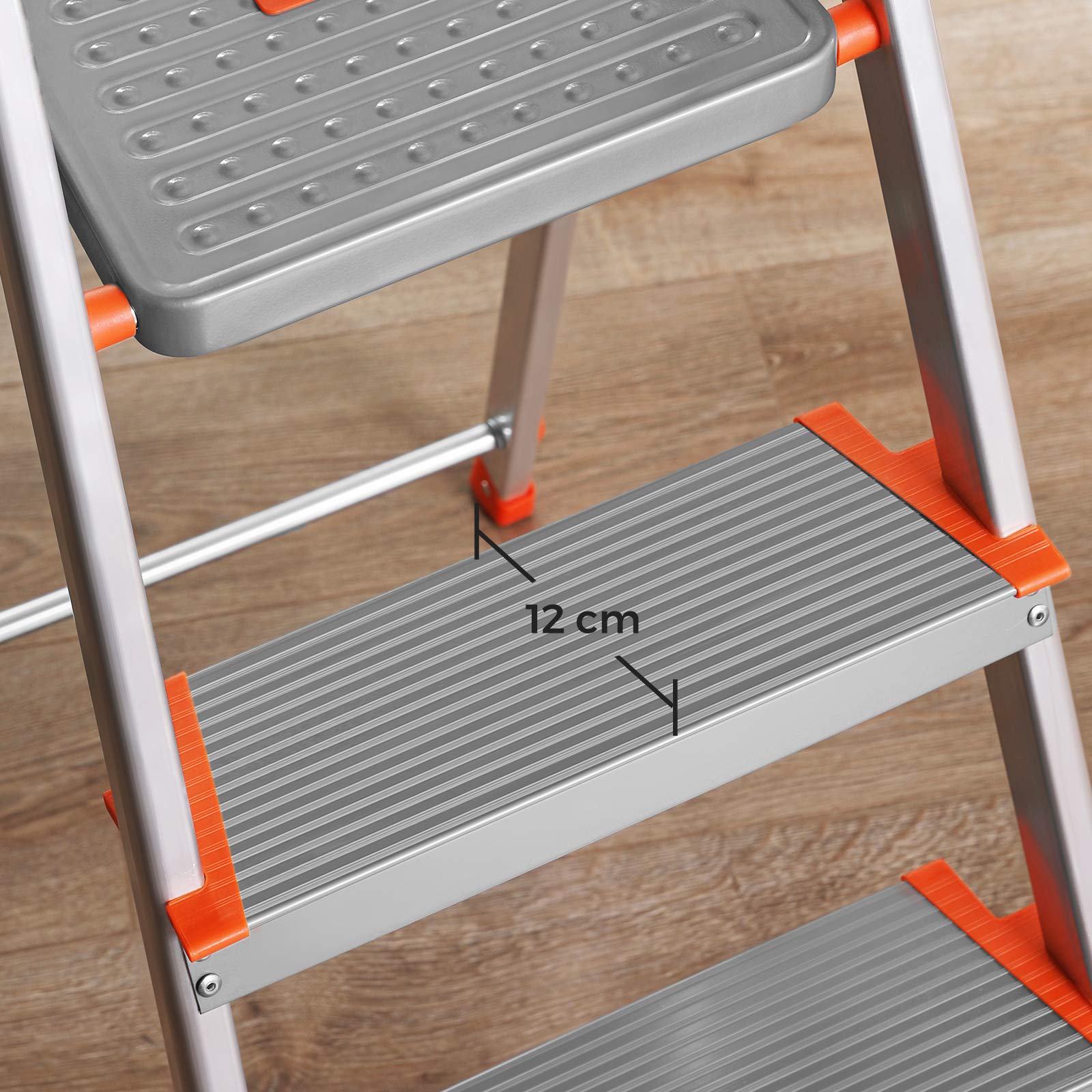 songmics-glt006wt01-trittleiter-6-stufen-aluminium-grau-orange image 5