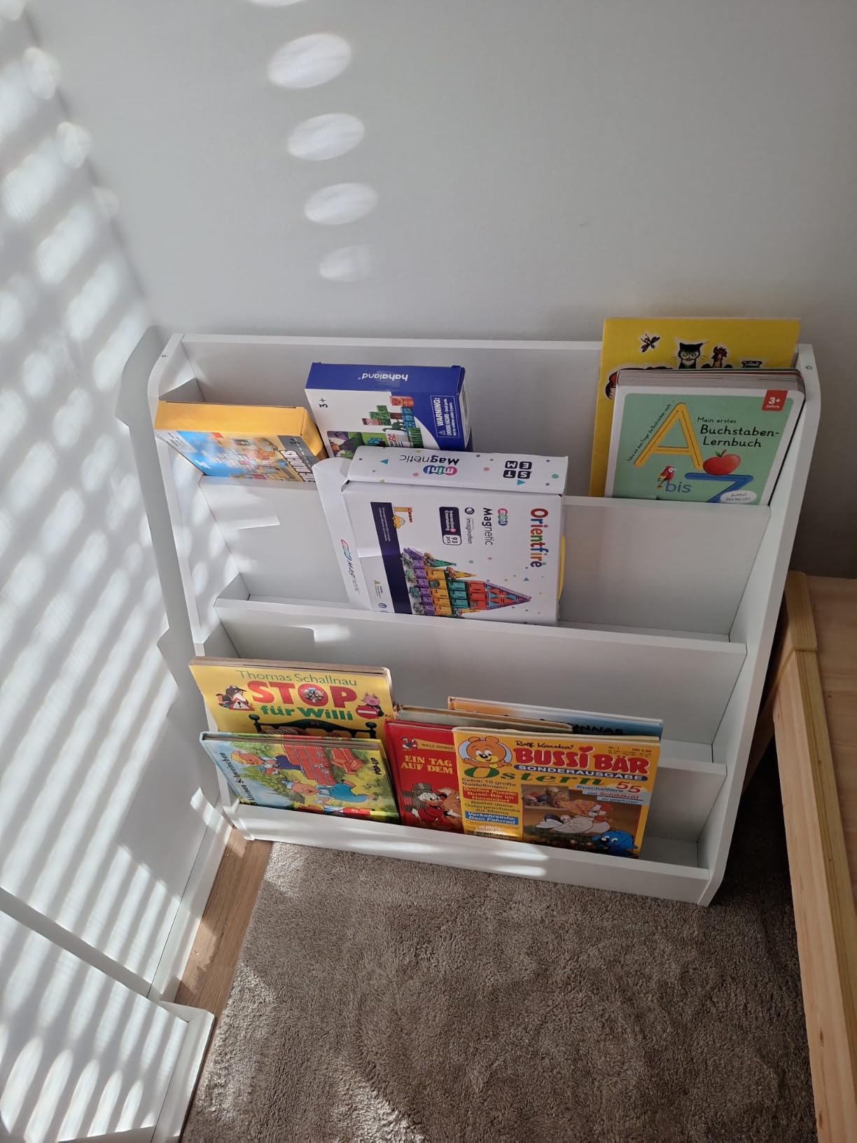 Viel Platz für Bücher und Spielzeug