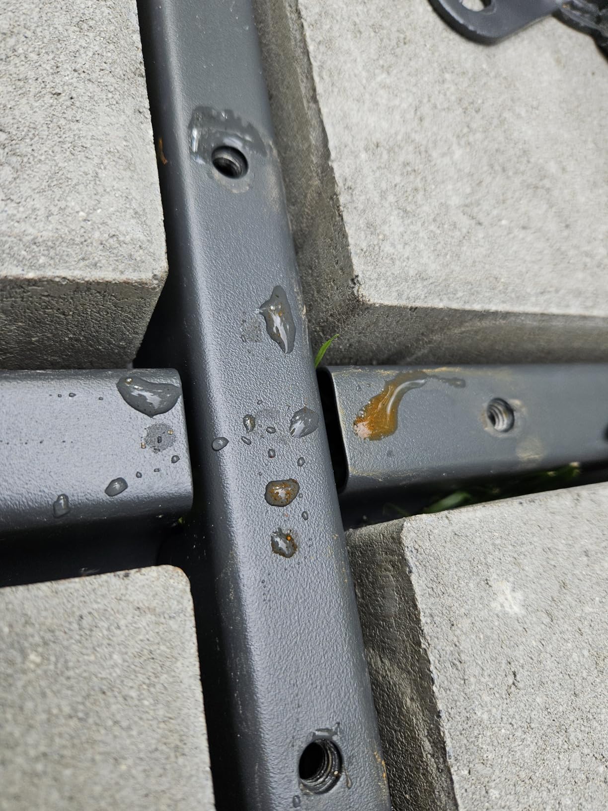 Stoff gut, Gestänge schwächelt
